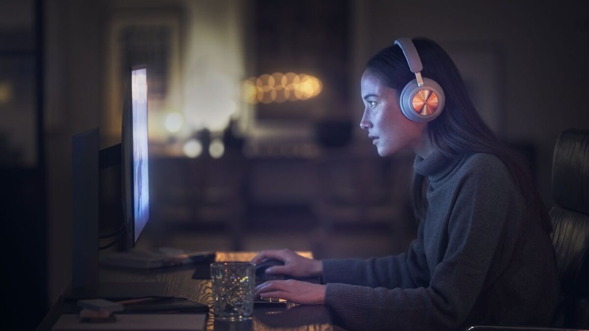 Bang & Olufsen Beoplay Portal – The most luxurious gaming helmets